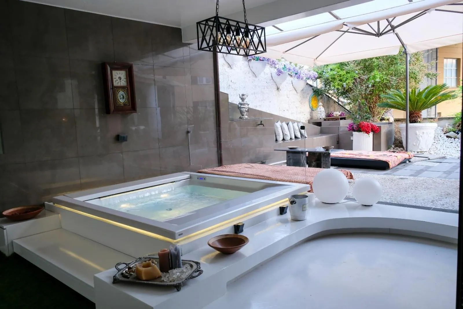 Vip Garden Jacuzzi Seaview In The Hearth Of Downtown Apartment La Spezia Italy