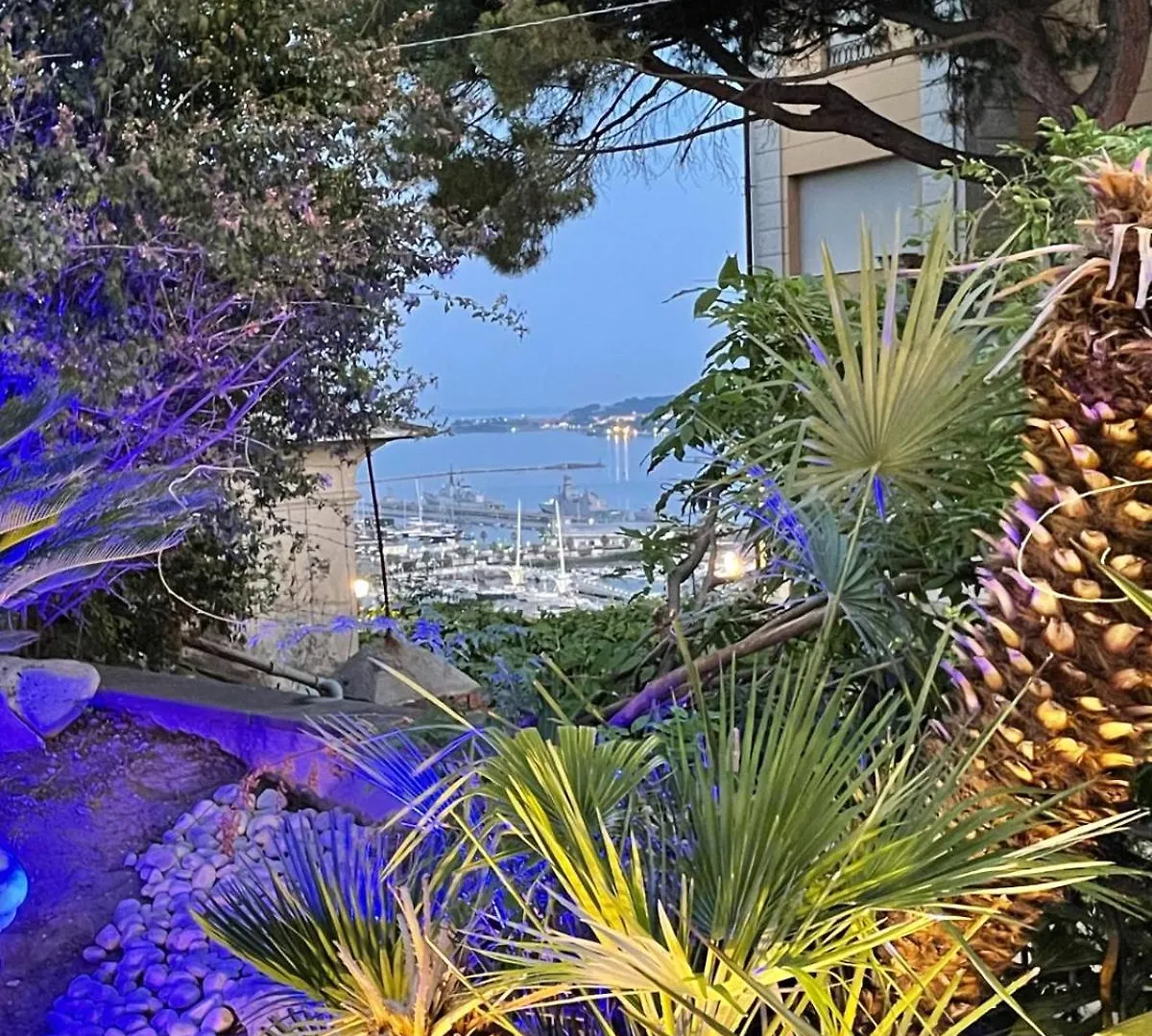 Vip Garden Jacuzzi Seaview In The Hearth Of Downtown Apartment La Spezia