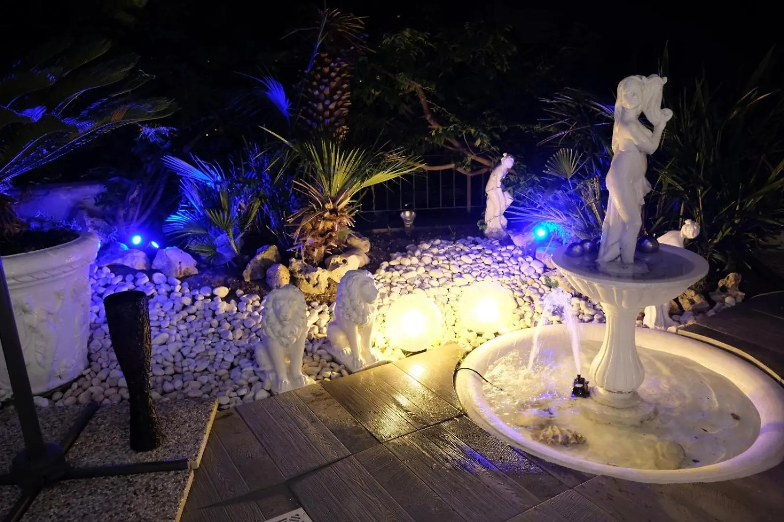 Vip Garden Jacuzzi Seaview In The Hearth Of Downtown Apartment La Spezia