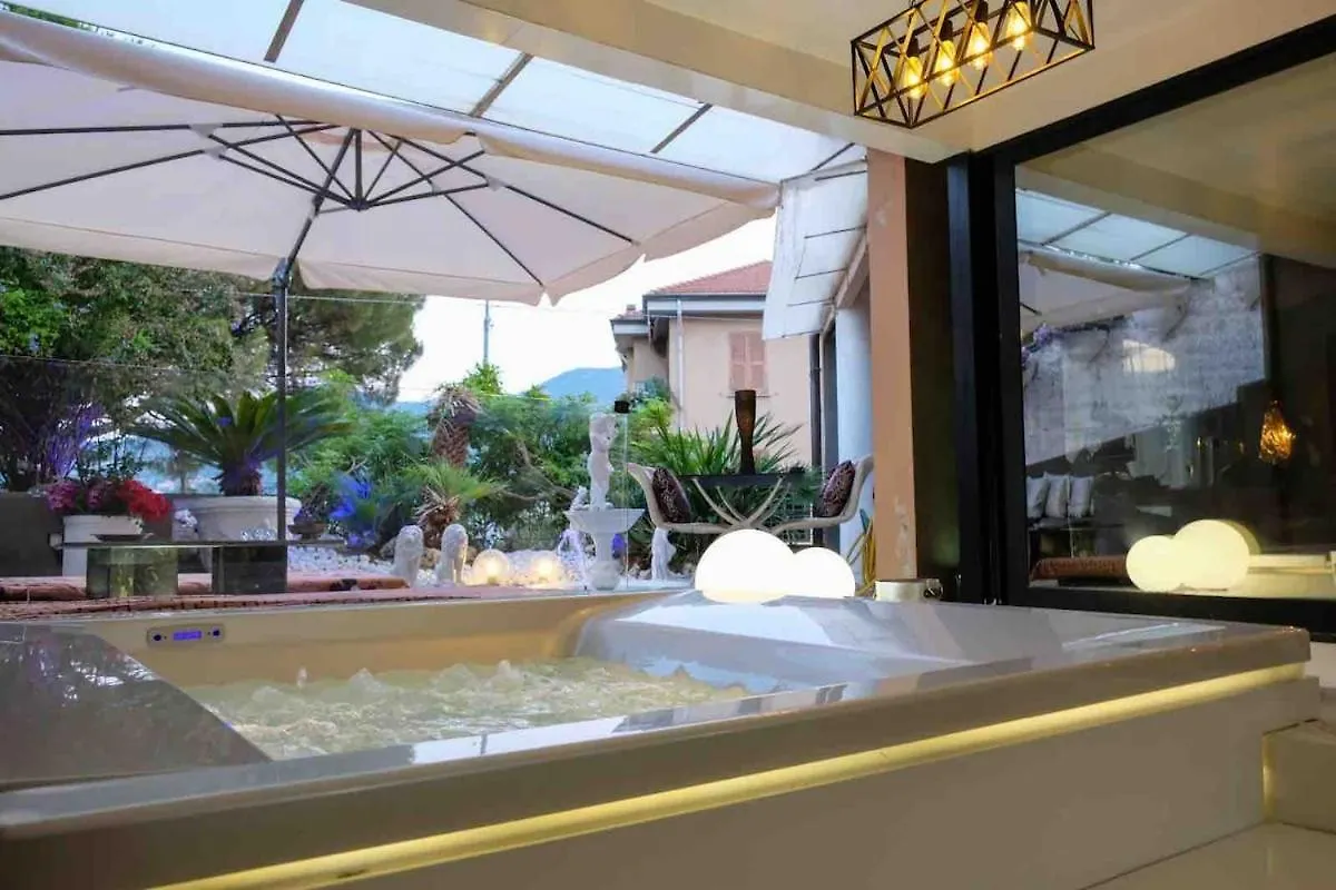 Vip Garden Jacuzzi Seaview In The Hearth Of Downtown Apartment La Spezia 0*,